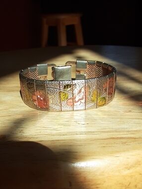 VTG Goldtone Floral Etched Tri-Color  Bracelet